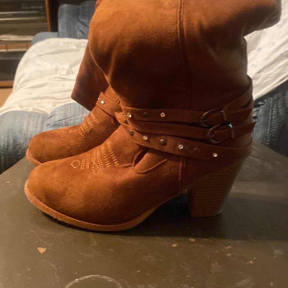 Boots - Picture 3 of 3